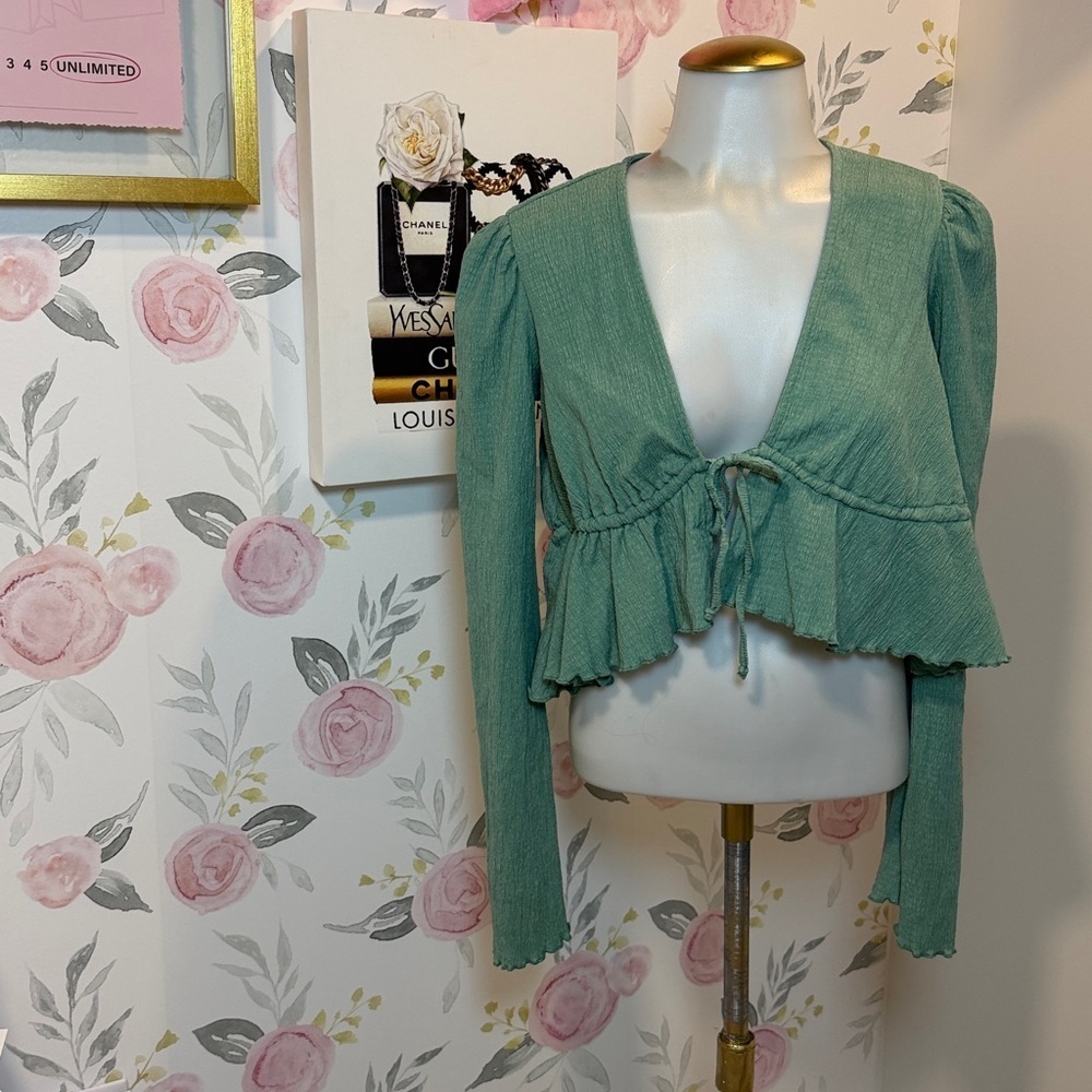 Urban Outfitter Women Small Green Crop Flared Long Sleeve Top Blouse, V Neck
